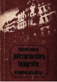 Patrząc na starą fotografię