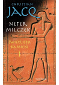 Nefer Milczek Świetlisty kamień Tom I
