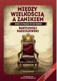 Między wielkością a zanikiem