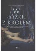 W łóżku z królem