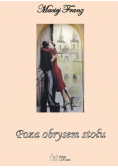 Poza obrysem stołu