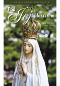Pod jej płaszczem