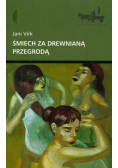 Śmiech za drewnianą przegrodą