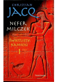 Nefer Milczek Świetlisty kamień Tom I