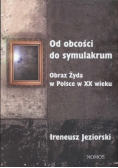 Od obcości do symulakrum