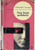 Trzy białe goździki