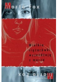 Wielkie ciężarówki wyjeżdżają z morza