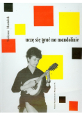 Uczę się grać na mandolinie