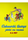 Ciekawski George jeździ na rowerze