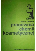 Pracownica chemii kosmetycznej