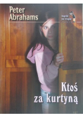 Ktoś za kurtyną