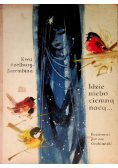 Idzie niebo ciemną nocą