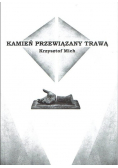 Kamień przewiązany trawą