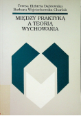 Między praktyką a teorią wychowania