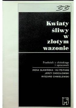 Kwiaty śliwy w złotym wazonie
