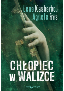 Chłopiec w walizce