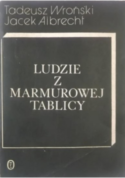 Ludzie z marmurowej tablicy